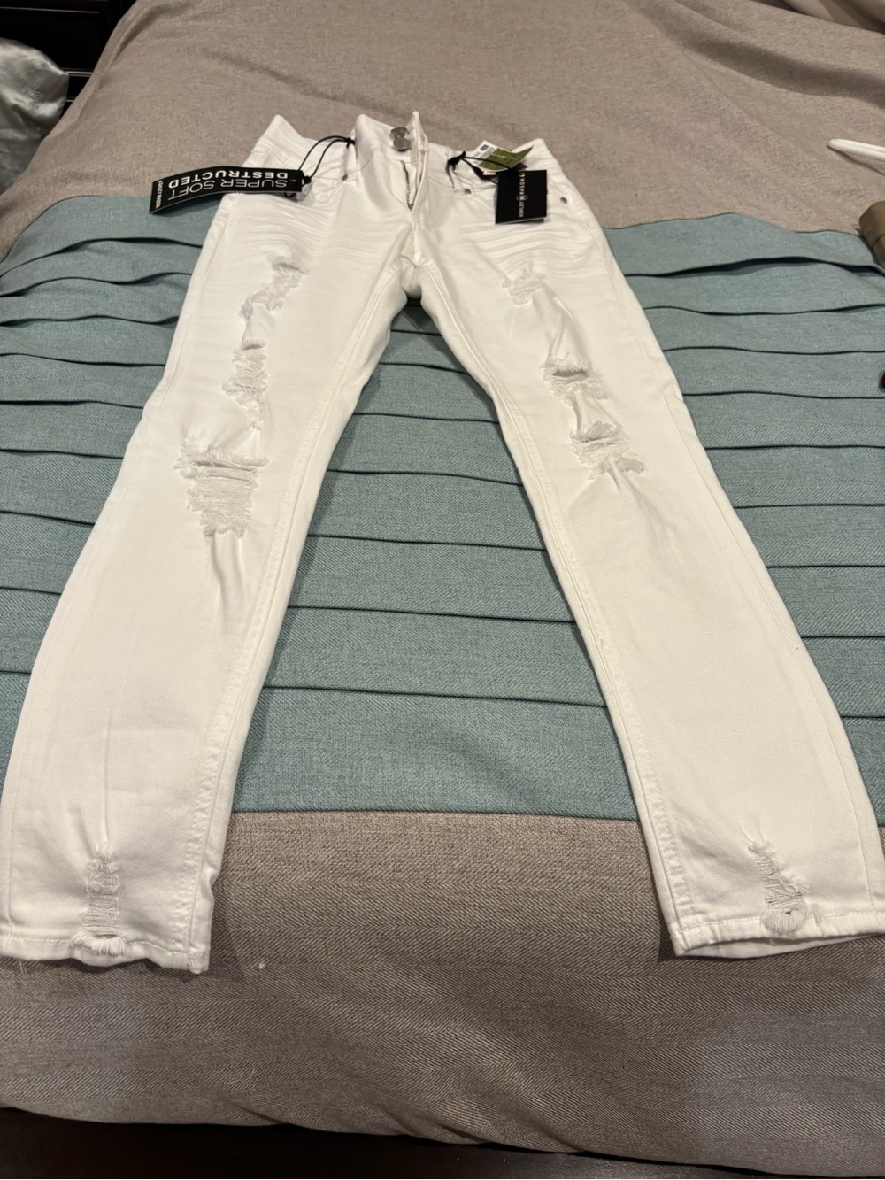 Ashley Mason White Distressed Ankle Jeans